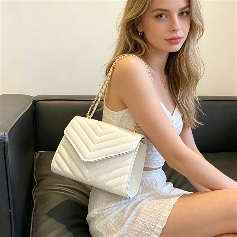 Women's White Black Quilted Ch - Chain Crossbody Quilted บทวิจารณ์และราคา