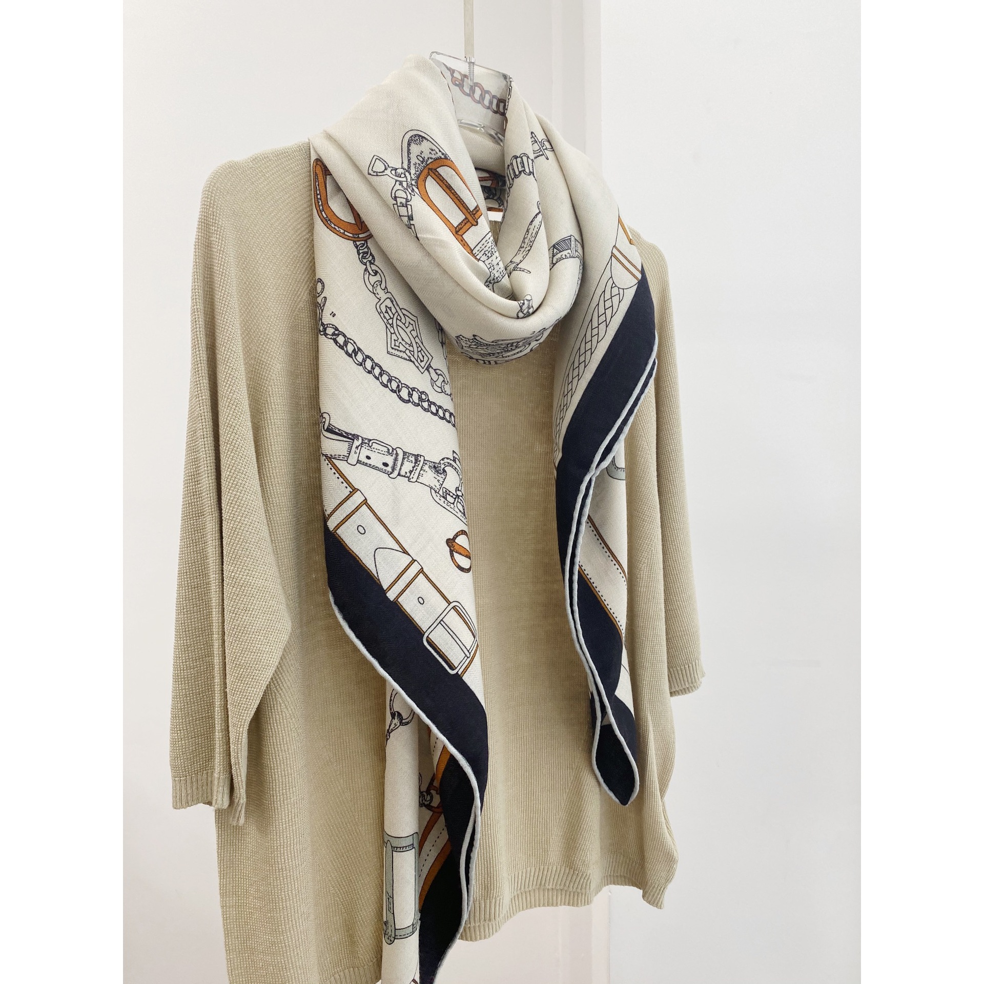 Winter Large Scarf Herms Hand  - Luxury Xmas Bags บทวิจารณ์และราคา